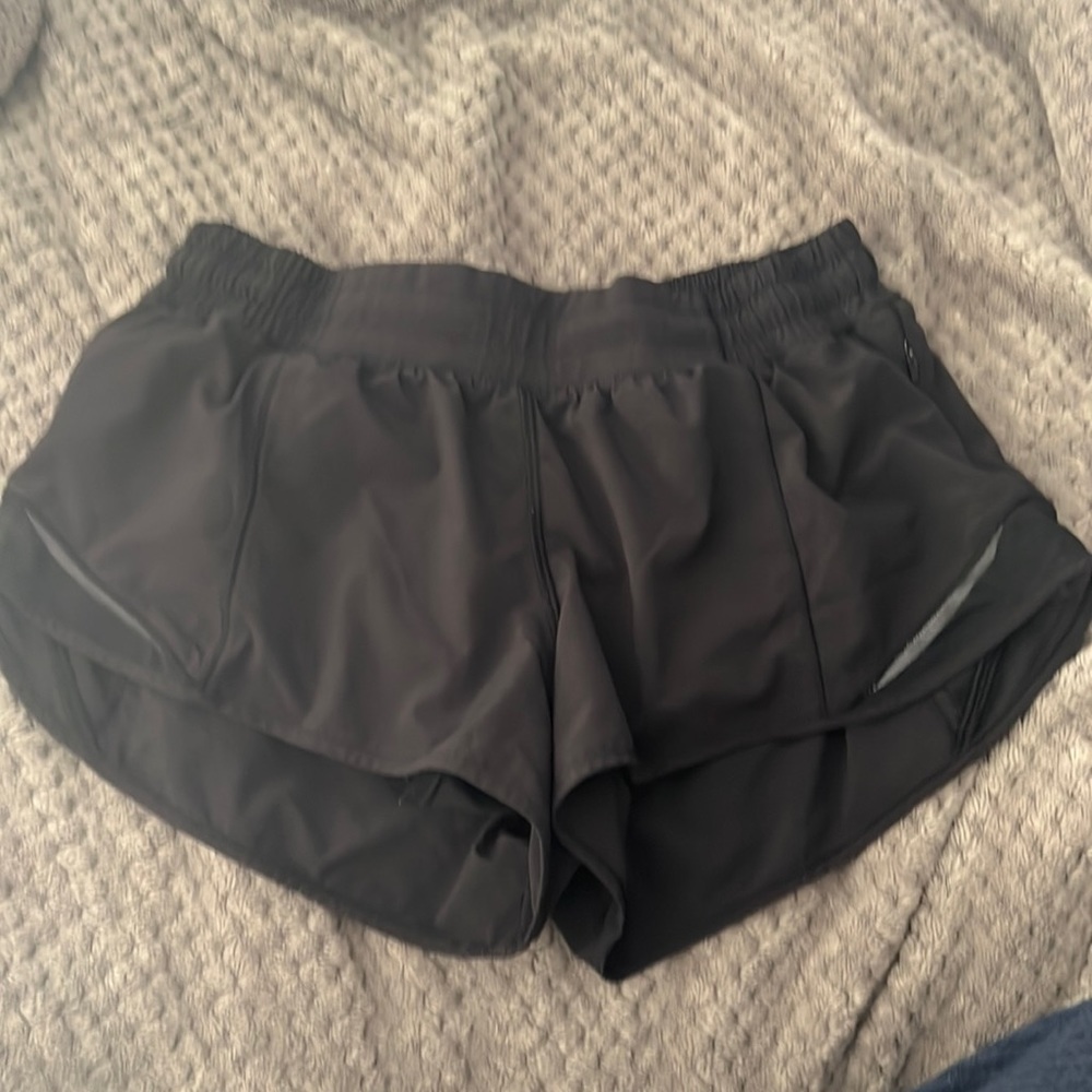 lightly worn lulu shorts black! 2.5 hotty hot
